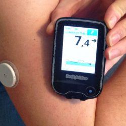 Een afbeelding van een glucosemeter genaamd de freestyle libre